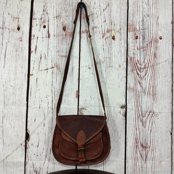 Classic Simple Brown Leather Crossbody Bag - Picture 2 of 16